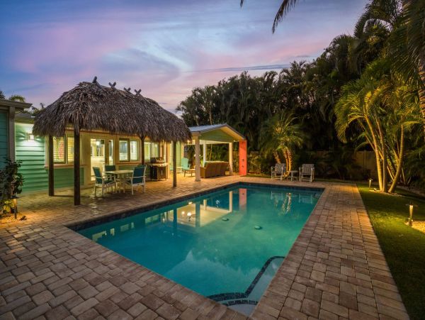 Holmes Beach Vacation Pool Rental Sleeps Six Guests