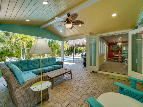 Holmes Beach Vacation Pool Rental Sleeps Six Guests