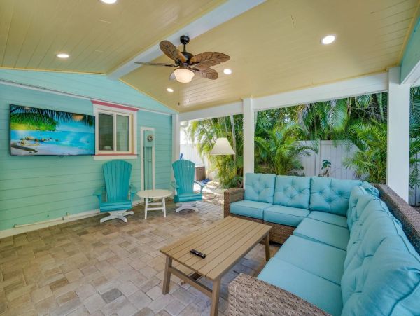 Holmes Beach Vacation Pool Rental Sleeps Six Guests