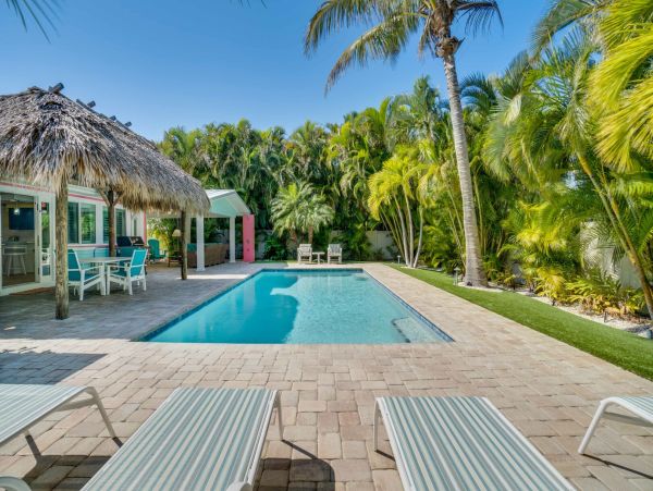 Holmes Beach Vacation Pool Rental Sleeps Six Guests