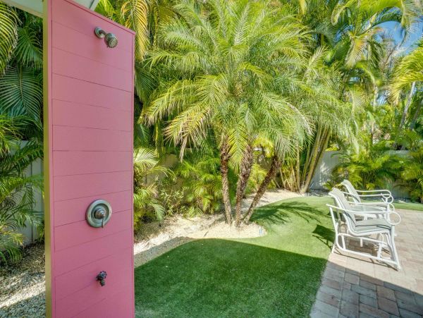 Holmes Beach Vacation Pool Rental Sleeps Six Guests