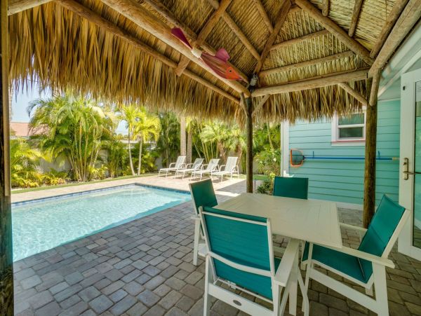 Holmes Beach Vacation Pool Rental Sleeps Six Guests