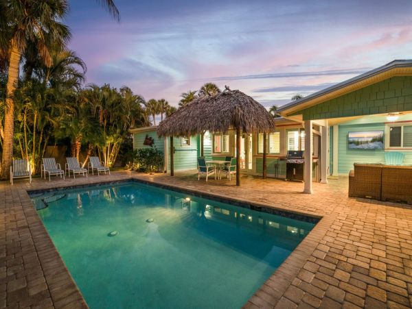 Holmes Beach Vacation Pool Rental Sleeps Six Guests