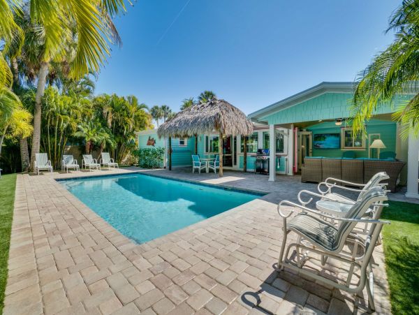 Holmes Beach Vacation Pool Rental Sleeps Six Guests