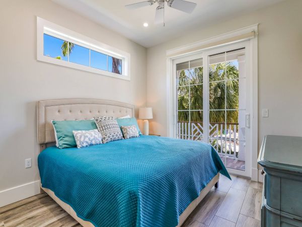 Anna Maria Luxury Vacation Pool Home One Block to the Beach