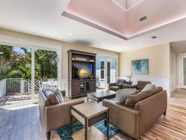 Anna Maria Luxury Vacation Pool Home One Block to the Beach