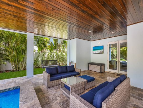 Anna Maria Luxury Vacation Pool Home One Block to the Beach