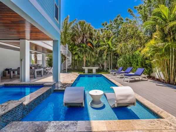 Anna Maria Luxury Vacation Pool Home One Block to the Beach