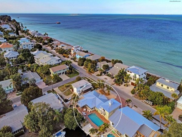 Anna Maria Canal Front Luxury Vacation Rental Sleeps Eight Guests