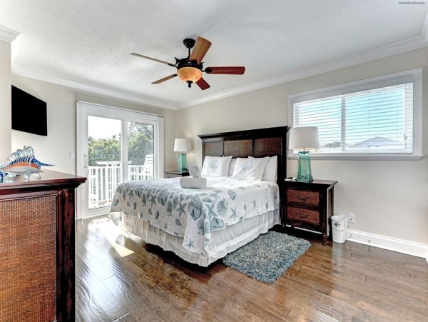 Anna Maria Canal Front Luxury Vacation Rental Sleeps Eight Guests