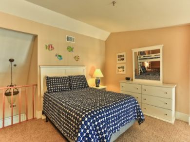 Miramar Vacation Condo Sleeps Ten Guests.
