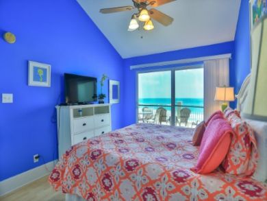 Miramar Vacation Condo Sleeps Ten Guests.