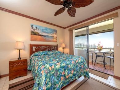 Lahaina Vacation Condo Sleeps Six Guests with Ocean Views.