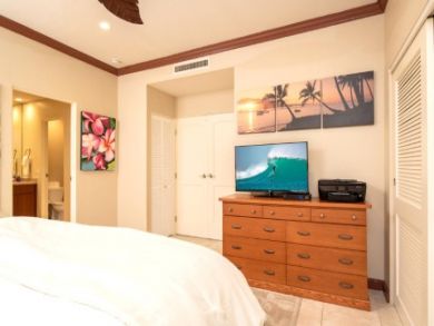 Lahaina Vacation Condo Sleeps Six Guests with Ocean Views.