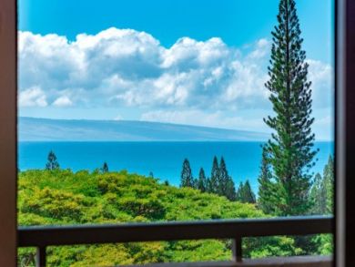 Lahaina Vacation Condo Sleeps Six Guests with Ocean Views.