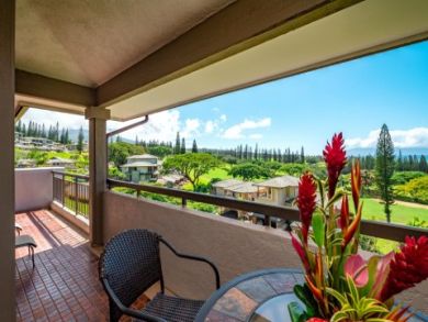 Lahaina Vacation Condo Sleeps Six Guests with Ocean Views.