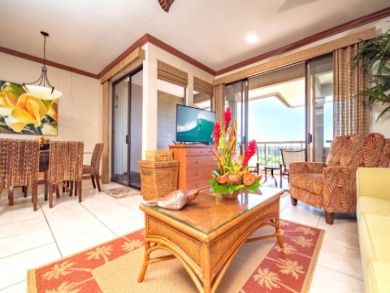 Lahaina Vacation Condo Sleeps Six Guests with Ocean Views.