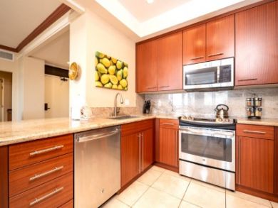 Lahaina Vacation Condo Sleeps Six Guests with Ocean Views.
