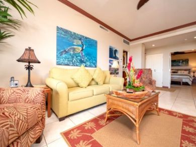 Lahaina Vacation Condo Sleeps Six Guests with Ocean Views.