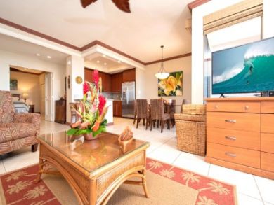 Lahaina Vacation Condo Sleeps Six Guests with Ocean Views.