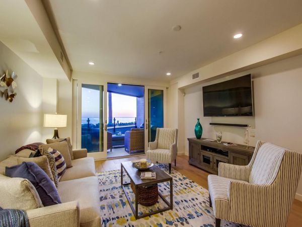 La Jolla Vacation Condo Sleeps Eight Guests
