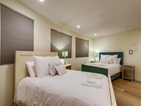 La Jolla Vacation Condo Sleeps Eight Guests