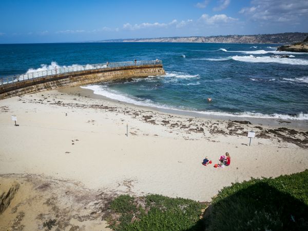 La Jolla Vacation Condo Sleeps Eight Guests