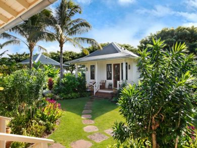 3 Bedroom Vacation Cottage, Walk to Beach