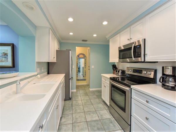 Holmes Beach Vacation Rental Sleeps 6 One Block to Beach