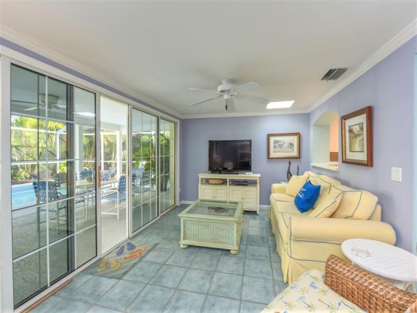 Holmes Beach Vacation Rental Sleeps 6 One Block to Beach