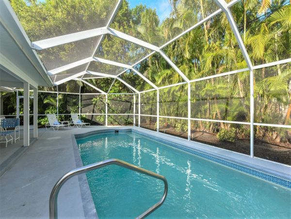Holmes Beach Vacation Rental Sleeps 6 One Block to Beach