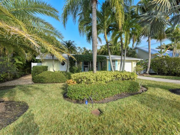 Holmes Beach Vacation Rental Sleeps 6 One Block to Beach