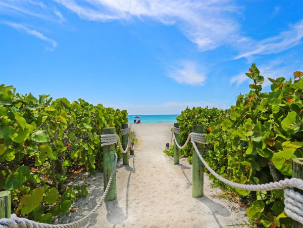 Holmes Beach Vacation Rental Sleeps 6 One Block to Beach