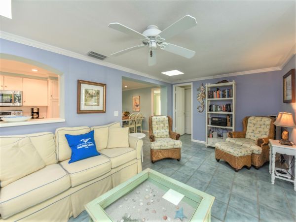 Holmes Beach Vacation Rental Sleeps 6 One Block to Beach