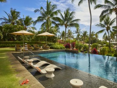 Walk to Beach Vacation Bungalow in Poipu
