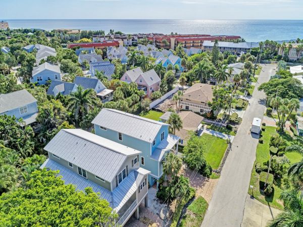 Anna Maria Vacation Home Walk to Beach