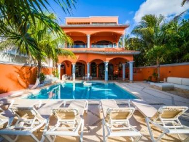 Tulum Vacation Home Sleeps Twelve Guests. Tulum Vacation Home Sleeps Twelve Guests.