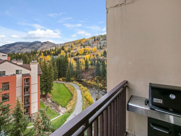 Spacious Vail Condo: Heated Pool, Balcony & Full Kitchen