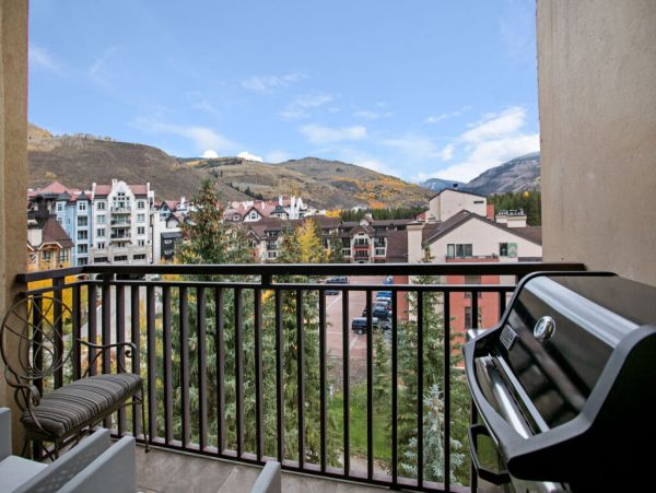 Spacious Vail Condo: Heated Pool, Balcony & Full Kitchen