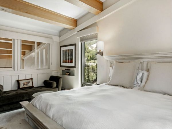 Spacious Vail Condo: Heated Pool, Balcony & Full Kitchen