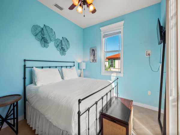 Island Oasis with Pool, Hut Tub, and Rooftop Deck, Steps from Manatee Beach