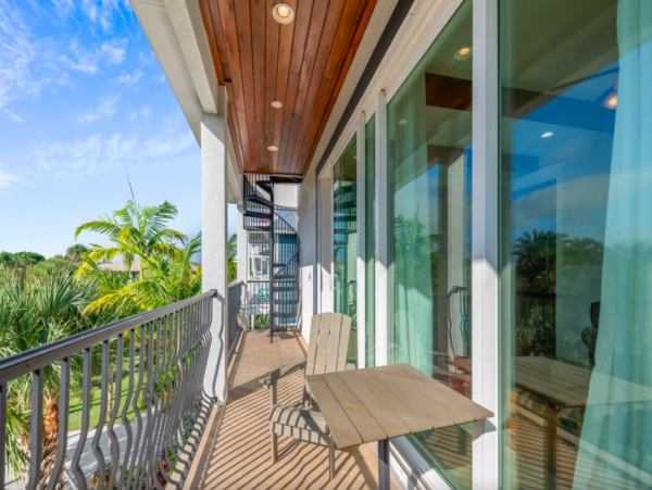 Island Oasis with Pool, Hut Tub, and Rooftop Deck, Steps from Manatee Beach