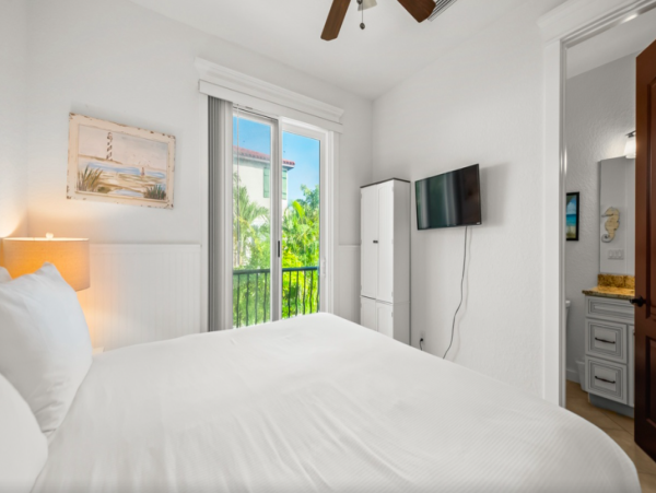 Island Oasis with Pool, Hut Tub, and Rooftop Deck, Steps from Manatee Beach