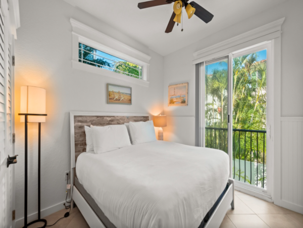 Island Oasis with Pool, Hut Tub, and Rooftop Deck, Steps from Manatee Beach
