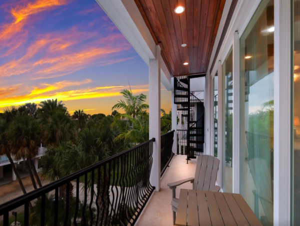 Island Oasis with Pool, Hut Tub, and Rooftop Deck, Steps from Manatee Beach