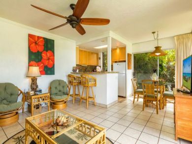 Lahaina  Vacation Condo Rental On Beach Sleeps Six