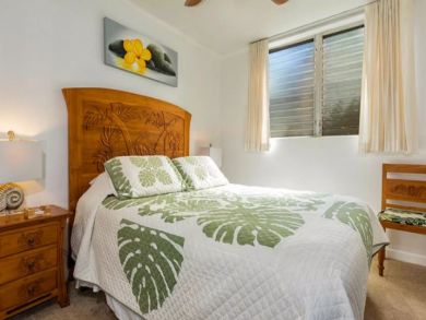 Lahaina  Vacation Condo Rental On Beach Sleeps Six