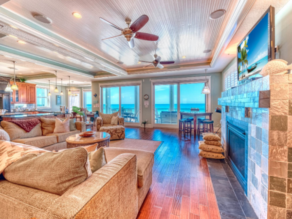 Redington Shores  Luxury Vacation Condo Sleeps Ten Guests.