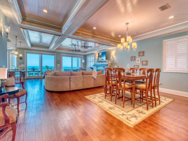 Redington Shores  Luxury Vacation Condo Sleeps Ten Guests.
