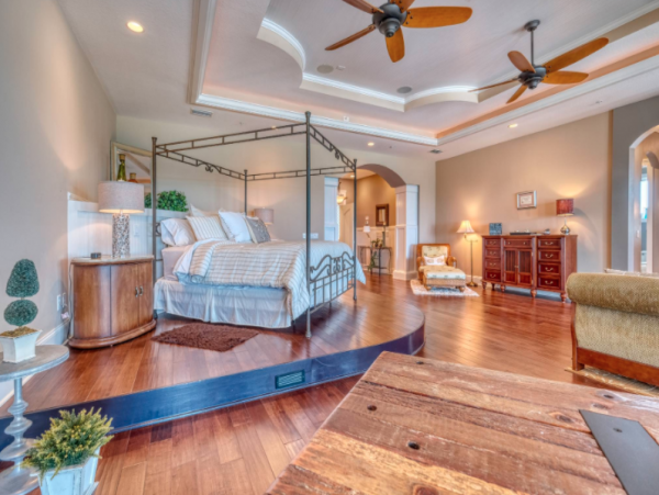 Redington Shores  Luxury Vacation Condo Sleeps Ten Guests.